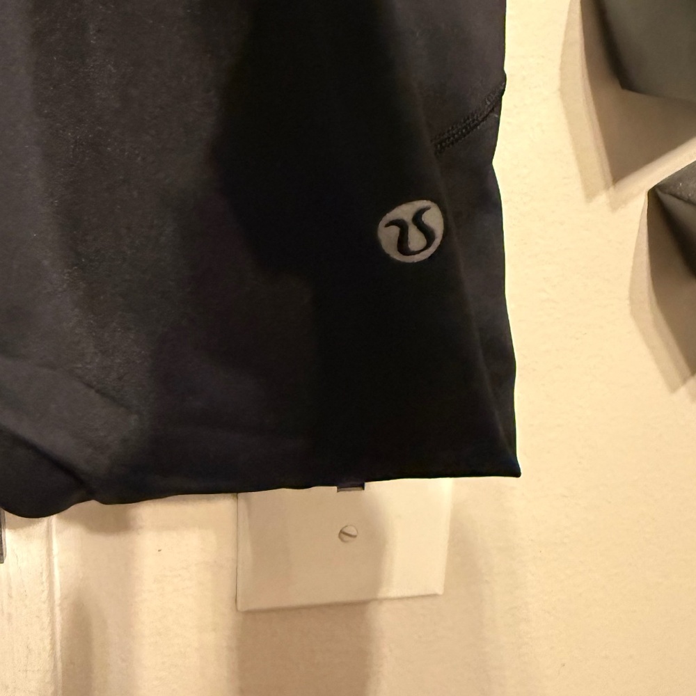 Lululemon Black Cropped Leggings with Pockets Size 10 - Picture 10 of 12